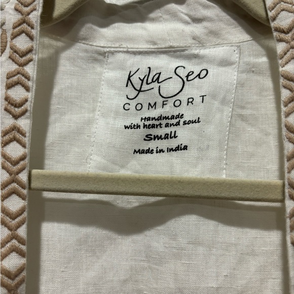 Beautiful embroidered white linen kimono by designer Kyla Seo new never worn - Picture 8 of 8